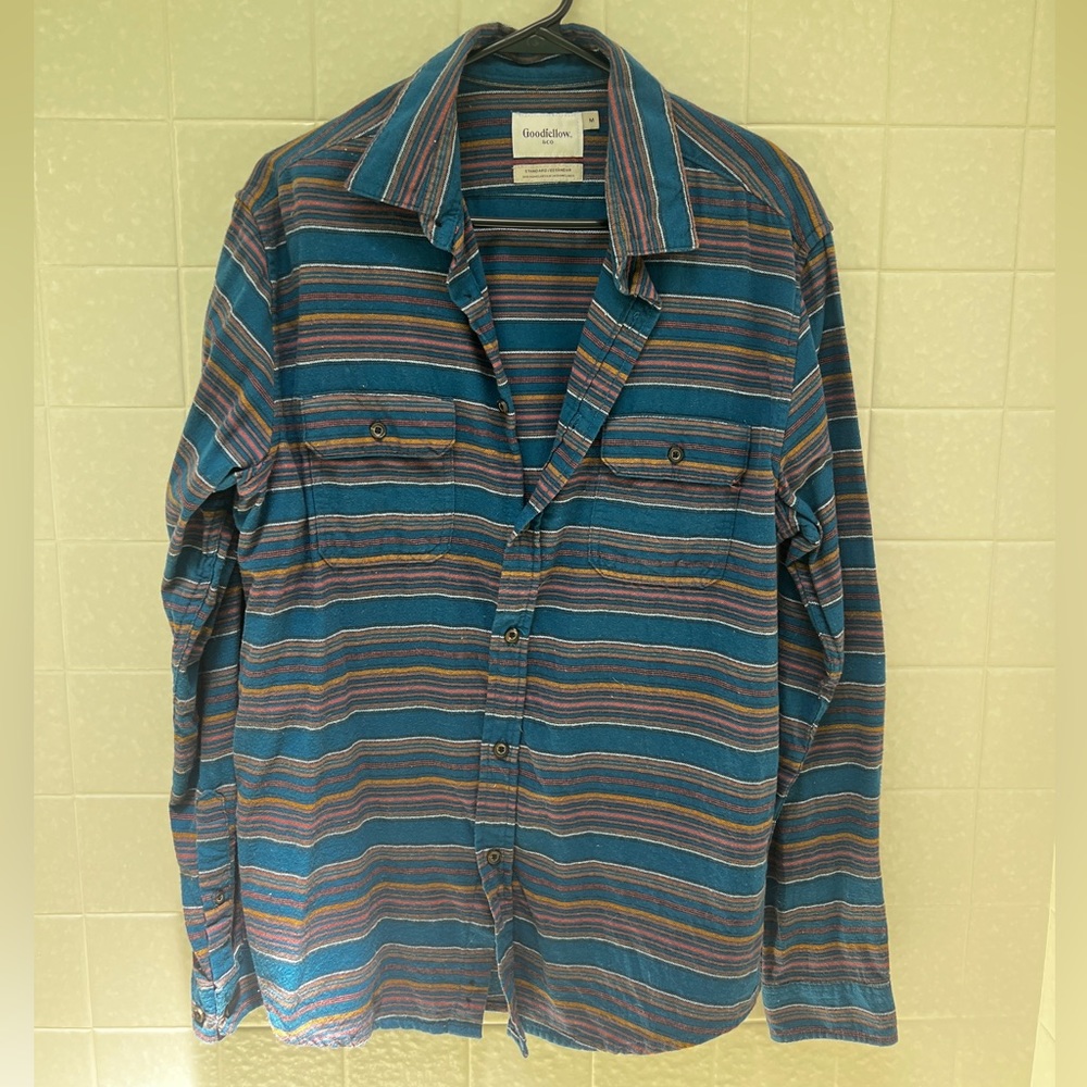 GOODFELLOW & CO standard fit men’s button-down shirt- SIZE M